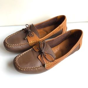NWOT Born Women’s Loafer size 8.5, Boat Shoe, Leather Upper, with ties